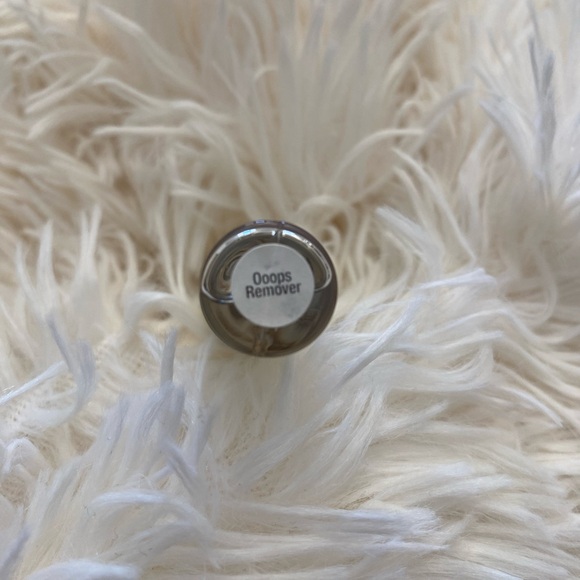 LipSense by SeneGence Ooops! Remover - Picture 3 of 3